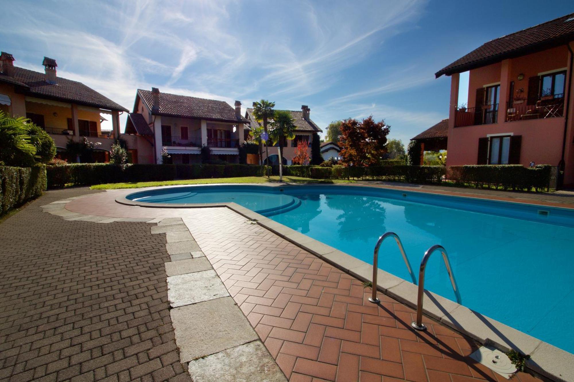 Sunflower Relax Pool And Terrace - Happy Rentals Lesa Exterior foto